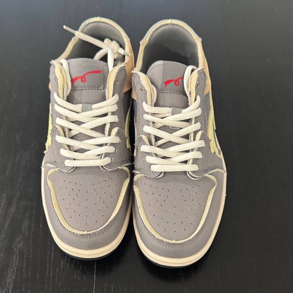 Stylish Gray Sneakers cookies and cream size 8.5